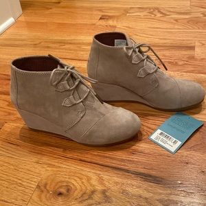 Tom’s desert taupe suede wedge boot